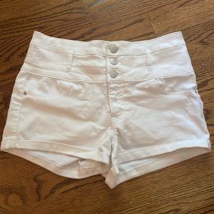 Refuge White Jean Shorts. Size 6